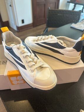 New - Oncept Portland Sneakers in Indigo. Size 8.